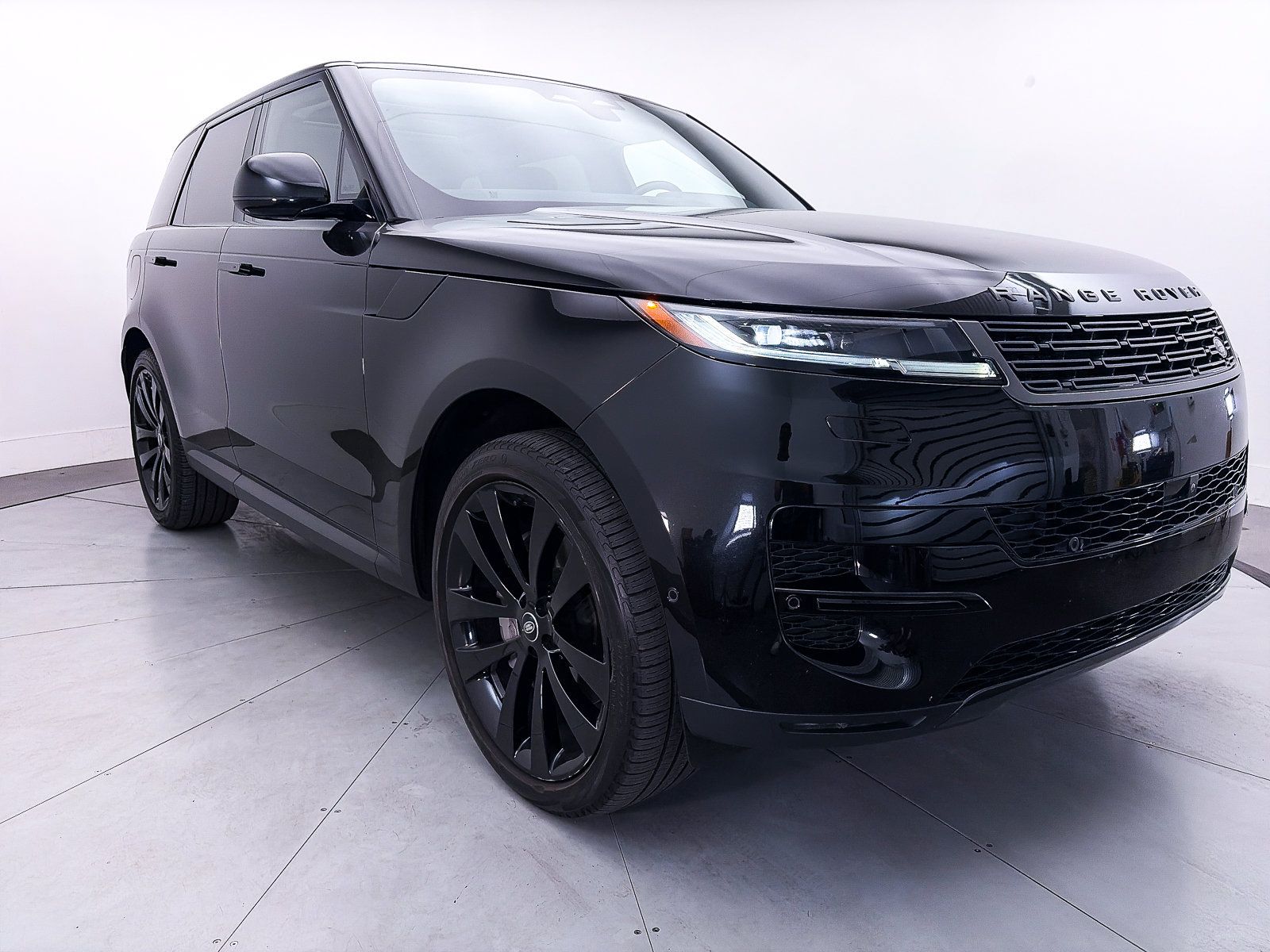Used 2024 Land Rover Range Rover Sport SE AWD/4WD image 12