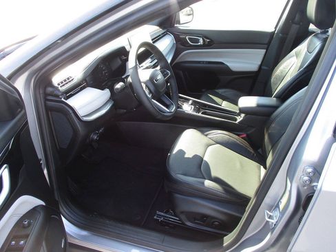 Used 2023 Jeep Compass Limited w/ Sun and Sound Group AWD/4WD image 17