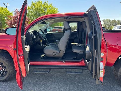 Used 2022 Toyota Tacoma SR w/ SR Convenience Package RWD image 12