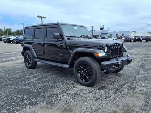 Used 2021 Jeep Wrangler Unlimited Sahara image 3