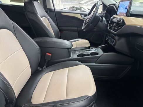 Used 2022 Ford Escape Titanium w/ Titanium Elite Package image 11