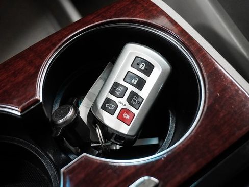 Used 2011 Toyota Sienna Limited w/ Premium Pkg image 36