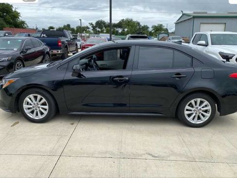 Used 2025 Toyota Corolla LE w/ LE Premium Package FWD image 8