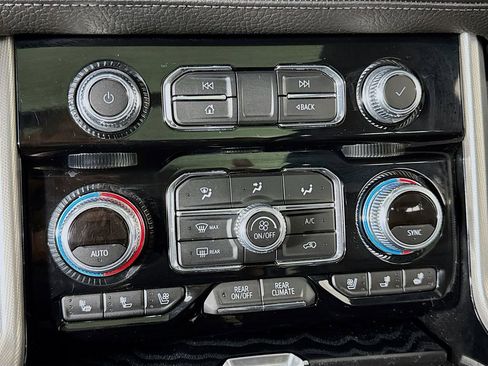 Used 2022 GMC Yukon Denali image 21