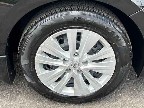 Used 2024 Nissan Sentra S FWD image 11