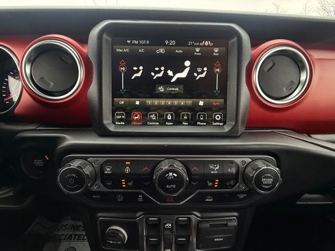 Used 2022 Jeep Wrangler Unlimited Rubicon w/ Cold Weather Group image 26