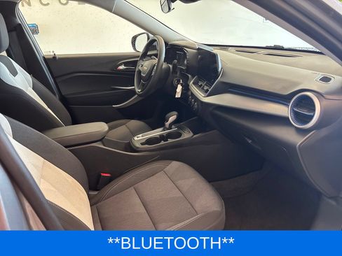 Used 2024 Chevrolet Trax LS w/ LS Convenience Package FWD image 7