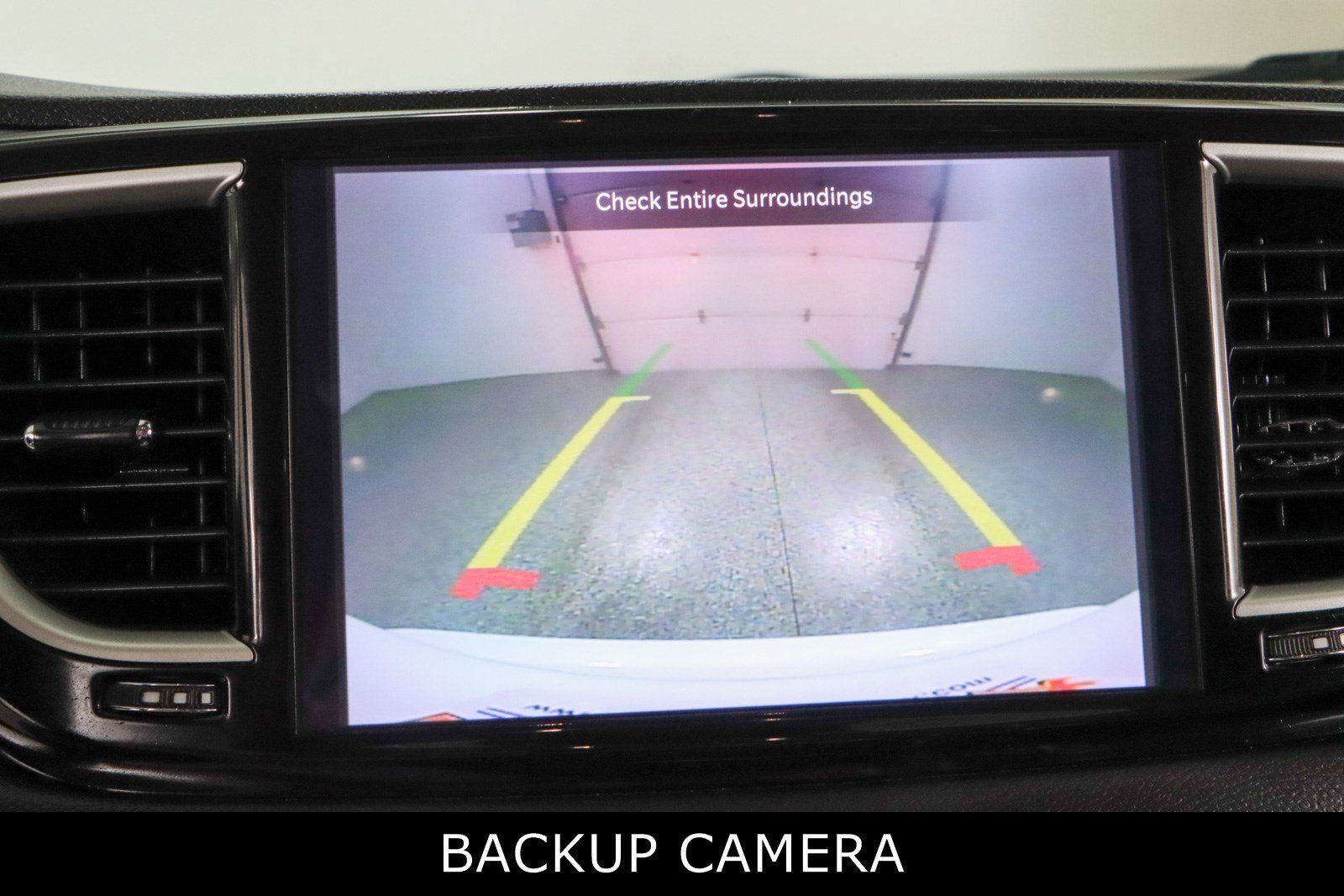 Used 2023 Chrysler Pacifica Touring-L FWD image 18