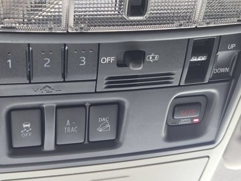 Used 2018 Toyota 4Runner Limited AWD/4WD image 33