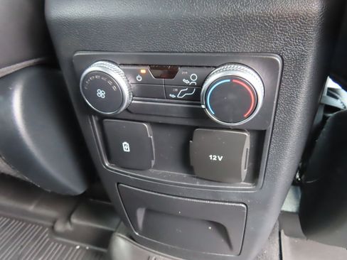 Used 2022 Ford Explorer XLT w/ Equipment Group 202A image 38