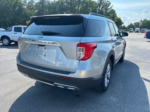 Used 2023 Ford Explorer XLT w/ Equipment Group 202A RWD image 3