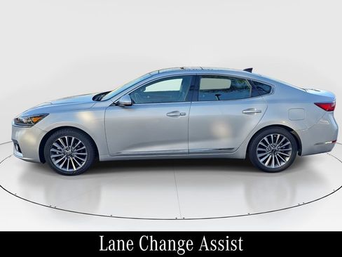 Used 2017 Kia Cadenza Premium w/ Luxury Package image 9