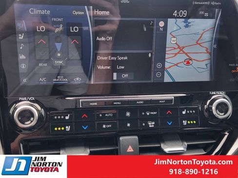 Used 2021 Toyota Highlander Platinum FWD image 18