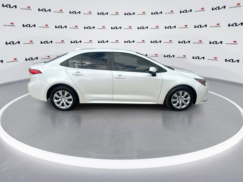 Used 2020 Toyota Corolla LE image 9