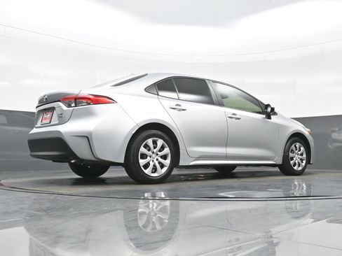 Used 2025 Toyota Corolla LE FWD image 30