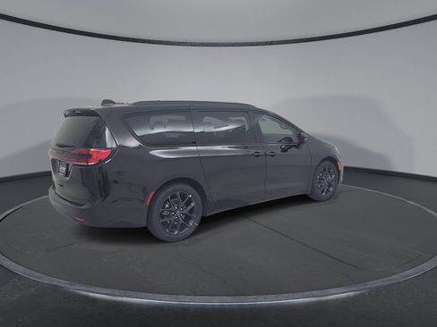 New 2026 Chrysler Pacifica Select w/ S Appearance Package FWD image 16
