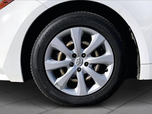Used 2020 Toyota Corolla LE image 11