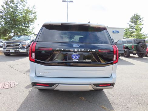 New 2025 Ford Expedition Platinum w/ Driver's Package image 5