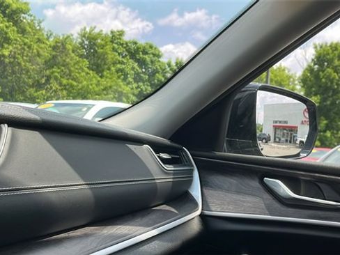 Used 2022 Jeep Grand Cherokee Limited image 18