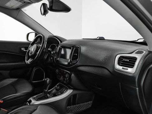 Used 2021 Jeep Compass Latitude image 10