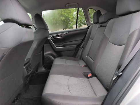 Used 2024 Toyota RAV4 XLE FWD image 34