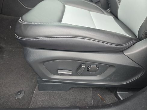 Used 2024 Ford Explorer XLT w/ Equipment Group 202A AWD/4WD image 12