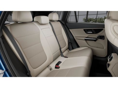 Used 2026 Mercedes-Benz GLC 300 image 6