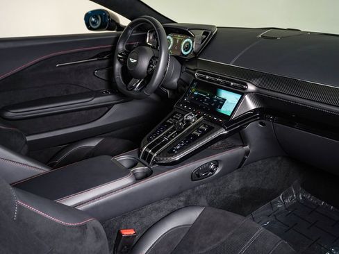 Used 2026 Aston Martin V8 Vantage S RWD image 17