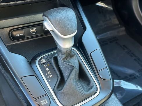 Used 2023 Kia Soul LX w/ LX Technology Package image 17