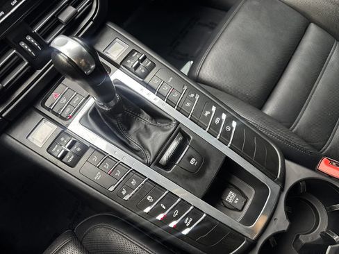 Used 2020 Porsche Macan Turbo AWD/4WD image 67