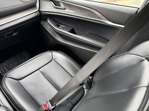 Used 2024 Jeep Grand Cherokee L Limited w/ Luxury Tech Group II image 15