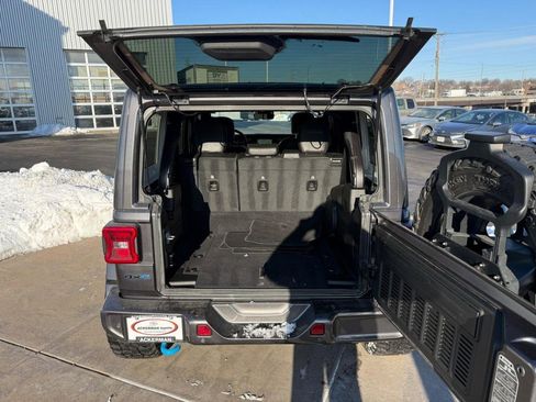 Used 2021 Jeep Wrangler Unlimited Sahara image 7