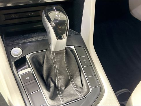 Used 2022 Volkswagen Tiguan SE FWD image 24