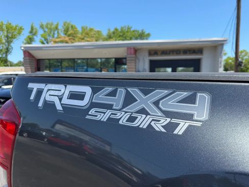 Used 2016 Toyota Tacoma TRD Sport w/ Premium & Technology Package AWD/4WD image 10
