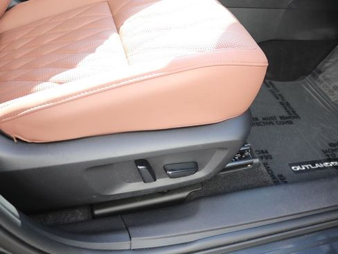 Used 2025 Mitsubishi Outlander SEL FWD image 18