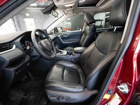 Used 2019 Toyota RAV4 XLE w/ Convenience Package AWD/4WD image 9