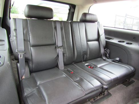 Used 2011 Cadillac Escalade ESV Premium RWD image 7