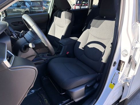 Used 2023 Toyota Corolla Cross LE image 29