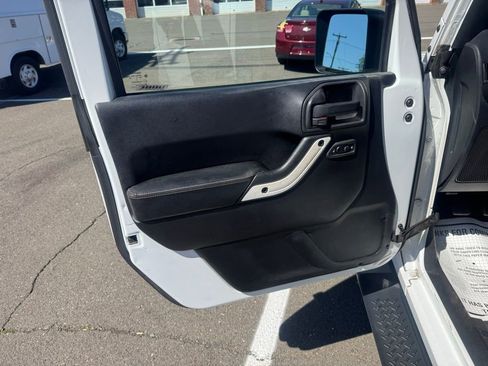 Used 2012 Jeep Wrangler Unlimited Sahara AWD/4WD image 27