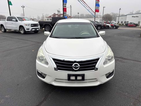 Used 2014 Nissan Altima 2.5 S w/ Sport Value Package image 3