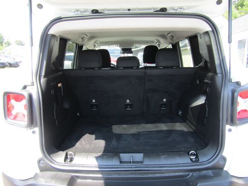 Used 2022 Jeep Renegade Sport w/ Sport Appearance Group AWD/4WD image 17