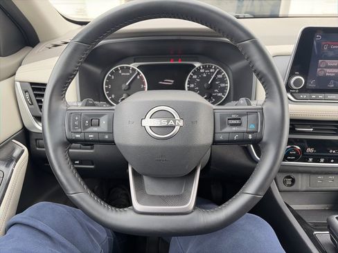 Used 2025 Nissan Rogue SV image 28