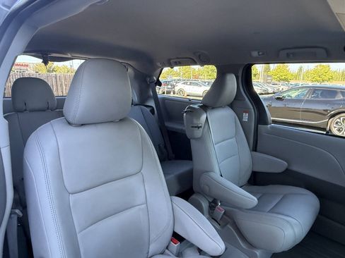 Used 2015 Toyota Sienna XLE Premium FWD image 20