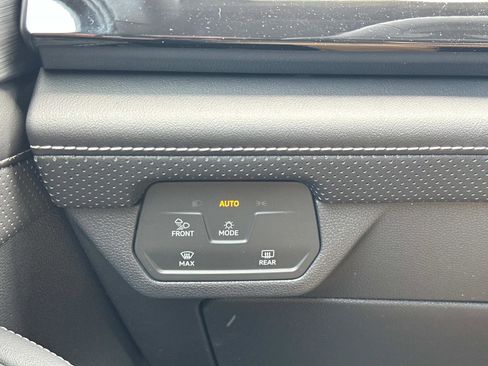 New 2025 Volkswagen Atlas Cross Sport SE image 26