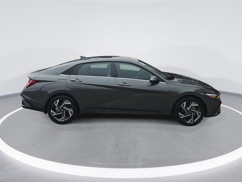 New 2026 Hyundai Elantra Limited FWD image 4