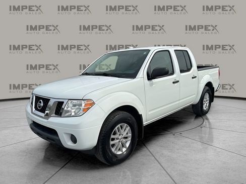 Used 2018 Nissan Frontier SV image 1
