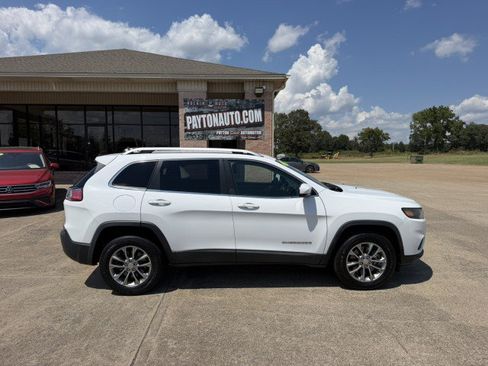Used 2019 Jeep Cherokee Latitude Plus w/ Comfort/Convenience Group AWD/4WD image 1
