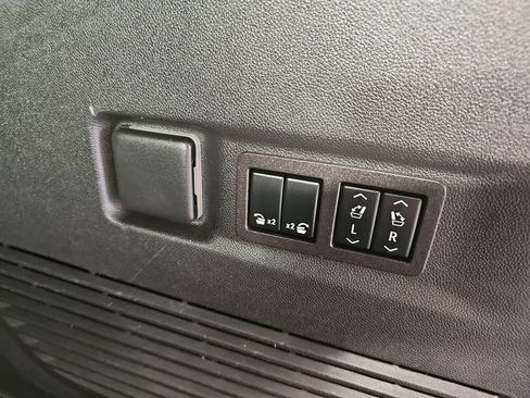 Used 2023 GMC Yukon XL Denali Ultimate AWD/4WD image 31