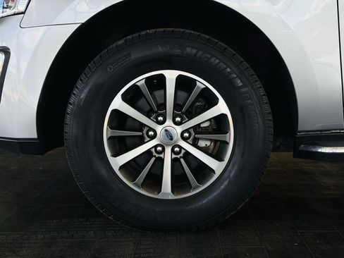 Used 2020 Ford Expedition XLT w/ Equipment Group 202A AWD/4WD image 27