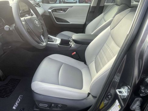Used 2023 Toyota RAV4 XLE Premium image 10